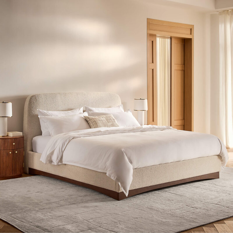 Detail Tempat Tidur Lapis Kain Boucle