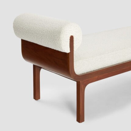 Grace Chaise Lounge – Modern Minimalist dengan Rangka Kayu & Bantalan Empuk