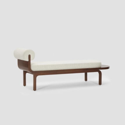 Grace Chaise Lounge – Modern Minimalist dengan Rangka Kayu & Bantalan Empuk
