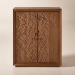 Kabinet Kayu Ukir 2 Pintu – Natural, Artistik & Elegan